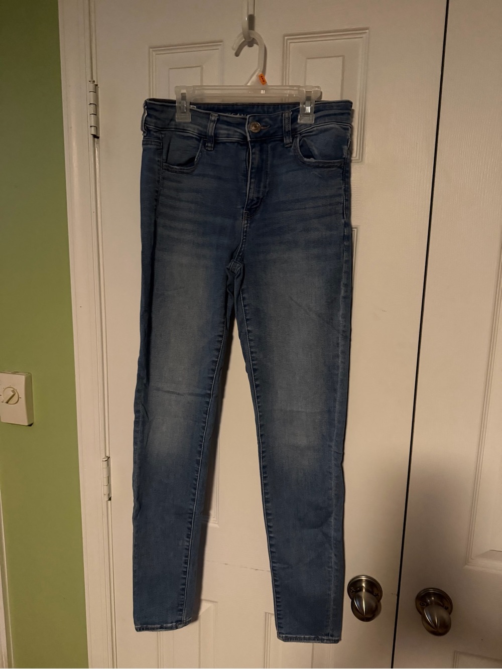American Eagle Outfitters Skinny Jeans in Medium Blue Wash